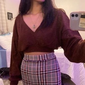I’m selling this supper cute long sleeve cropped shirt. I bought it on SHEIN.